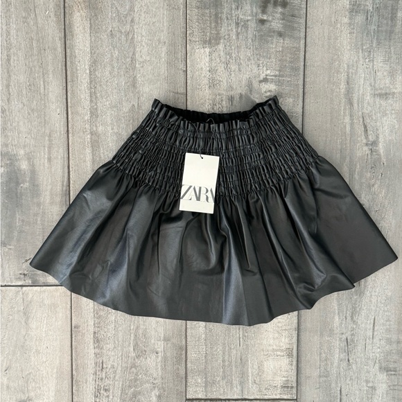 NWT Zara Kids Girls Faux Leather Skirt. Size 7 in Black. - Picture 2 of 5